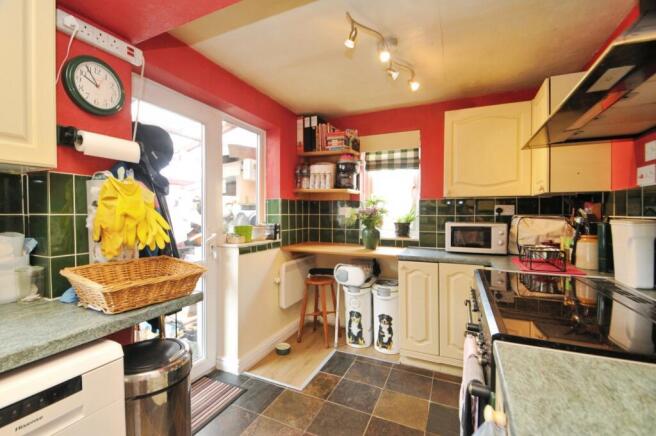 5 bed Detached for sale Image 6
