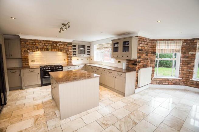 Kitchen 3.JPG