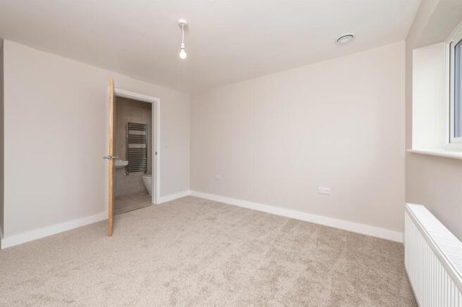 4 bed Detached for sale Image 12