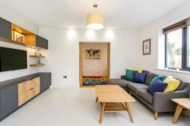 11 Ashenden Walk ...