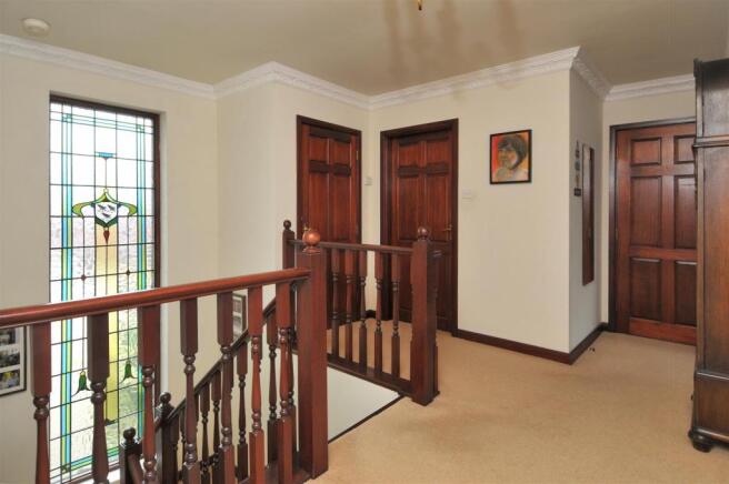 GALLERY LANDING
