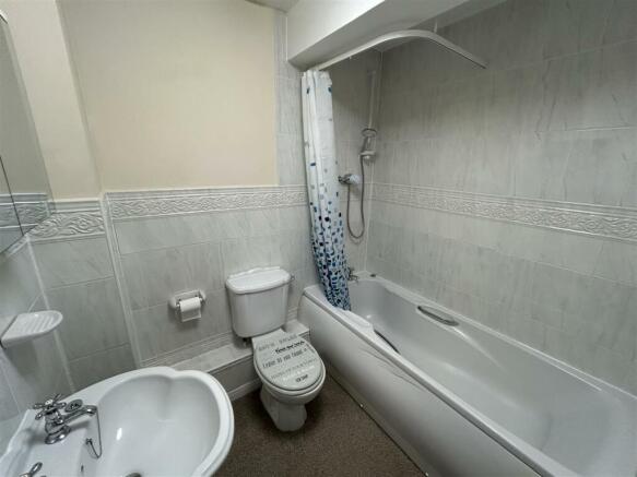 Family Bathroom.JPG
