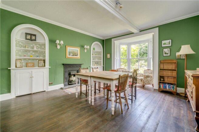 6 bed Detached for sale Image 5