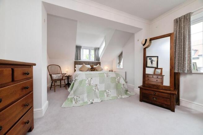 4 bed Detached for sale Image 11