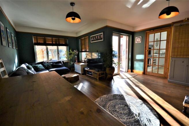 LIVING/DINING ROOM