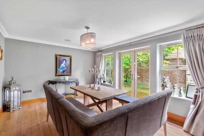 7 bed Detached for sale Image 12