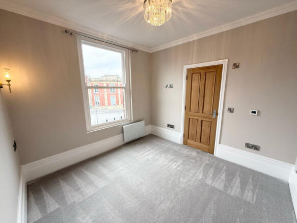 3 bed Flat to rent Image 7