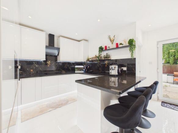 2 bed Terraced for sale Image 6