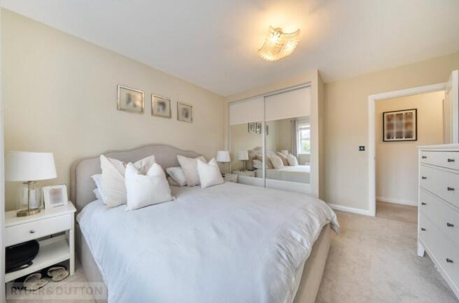 4 bed Detached for sale Image 12