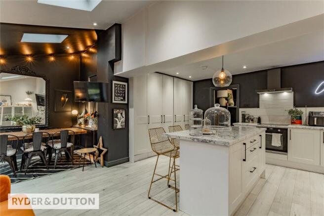 4 bed Semi-Detached for sale Image 7