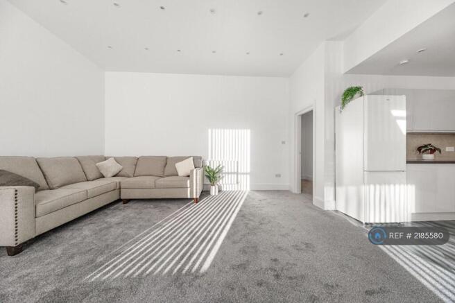 2 bed Flat to rent Image 6