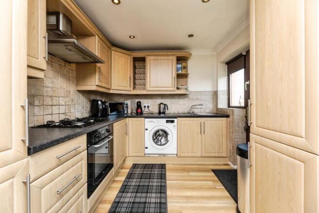 3 bed Semi-Detached for sale Image 7