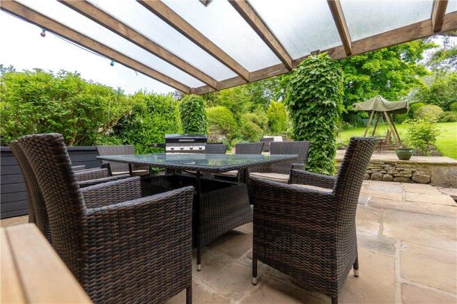 5 bed Detached for sale Image 11