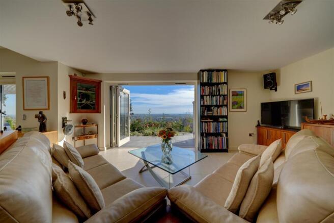 48a Worcester Rd (31