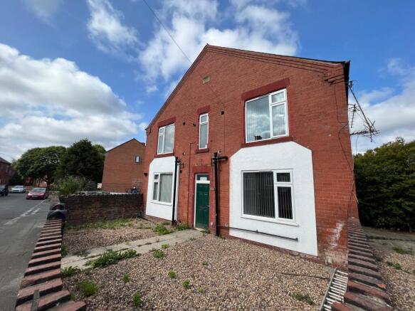 6 bed Detached for sale Image 5