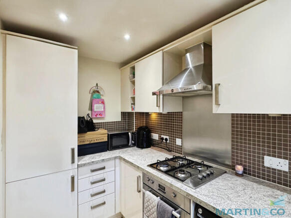 af4156b3--48DF-BA...