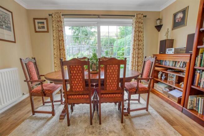 4 bed Detached for sale Image 8