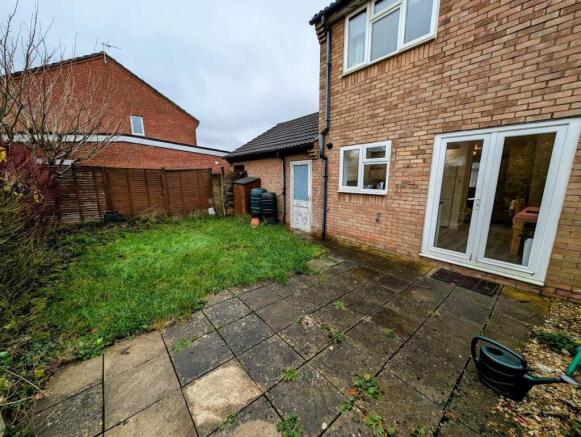 37 Cheshire Close garden 3.jpg