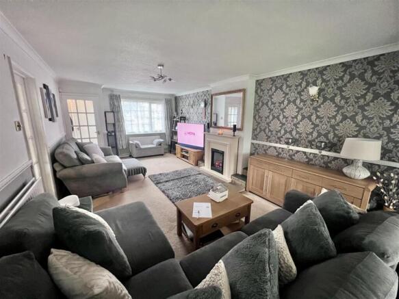 Buckingham Drive, Luton photo 4
