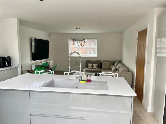 3 bed Detached for sale Image 6