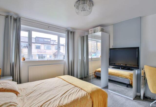 Bedroom 1 (2)