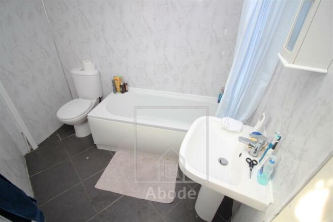 5 bed House to rent Image 8