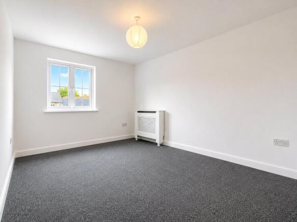 2 bed Apartment to rent Image 4