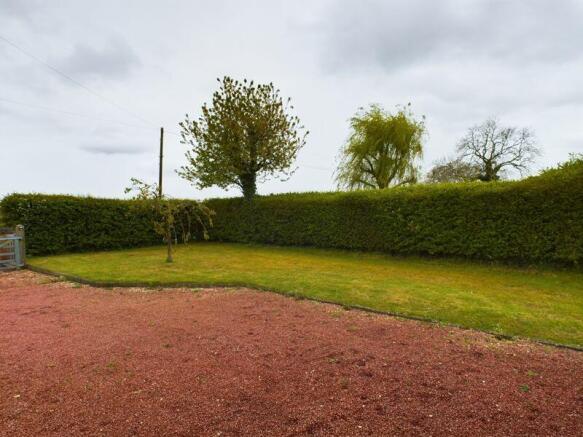 Front garden/driveway