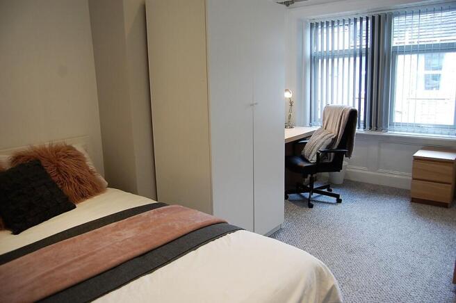 4 bed Terraced to rent Image 9