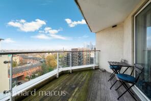 672, Pavillion House, Water Gardens Square, London SE16 6RN