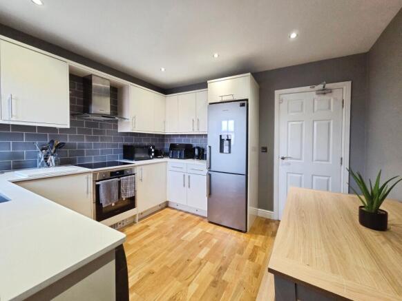 4 bed Detached for sale Image 5