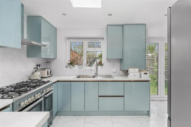 37 Neithrop Avenue, Banbury-11.jpg
