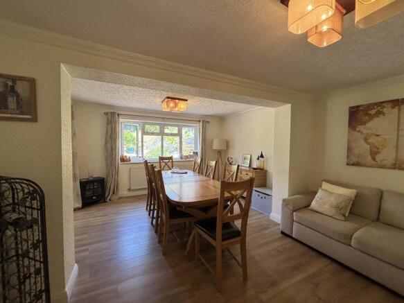 4 bed Detached for sale Image 11