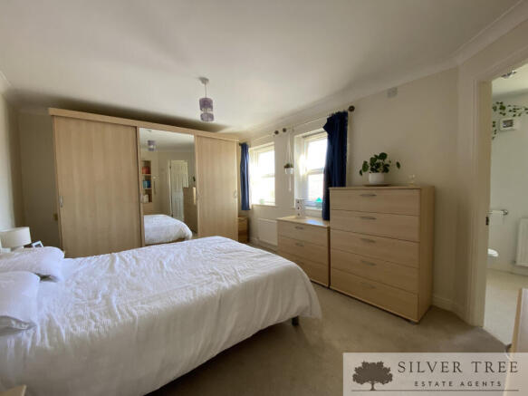 4 bed Detached for sale Image 7