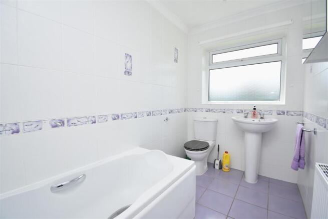3 bed Detached Bungalow to rent Image 9