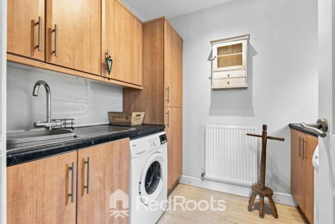 4 bed Semi-Detached for sale Image 9