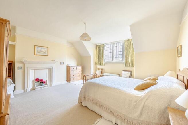 3 bed Flat for sale Image 9
