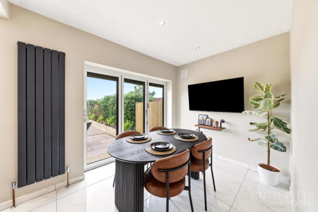 4 bed Detached for sale Image 10