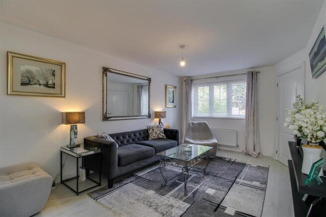 4 bed Detached for sale Image 5