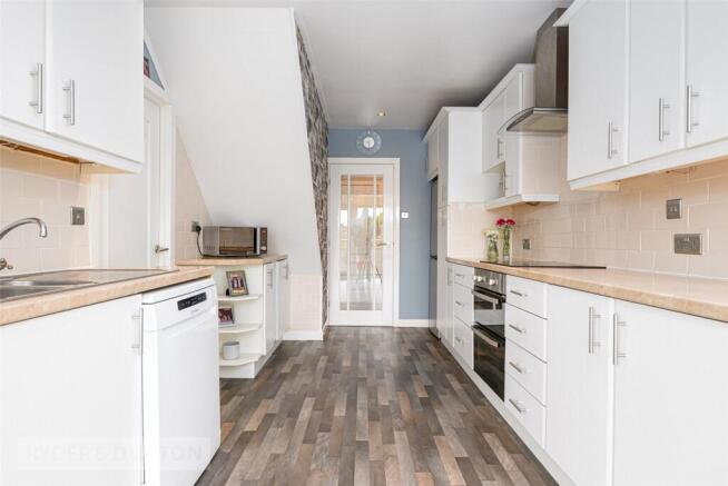4 bed Detached for sale Image 5