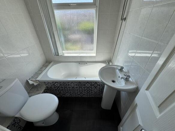 2 bed Terraced to rent Image 10