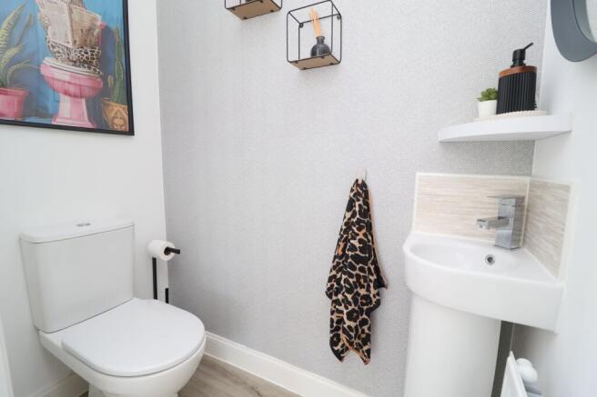 4 bed Semi-Detached for sale Image 8