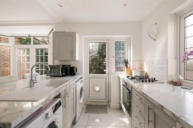 Dove House Gardens, E4