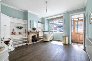 4, North Avenue, London N18 2PS