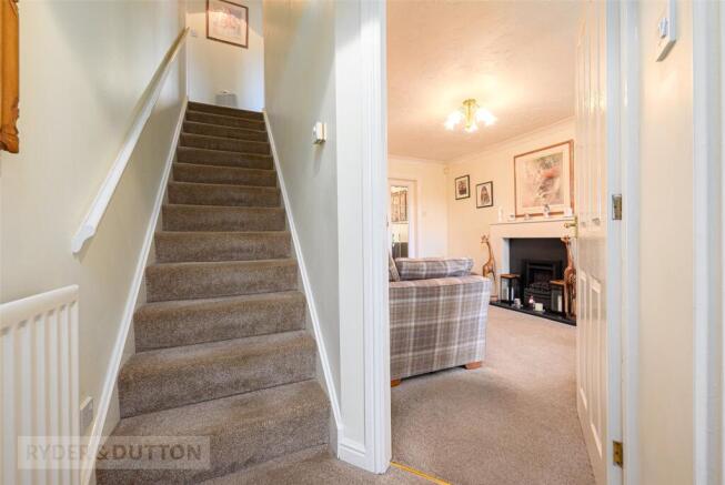 4 bed Detached for sale Image 11