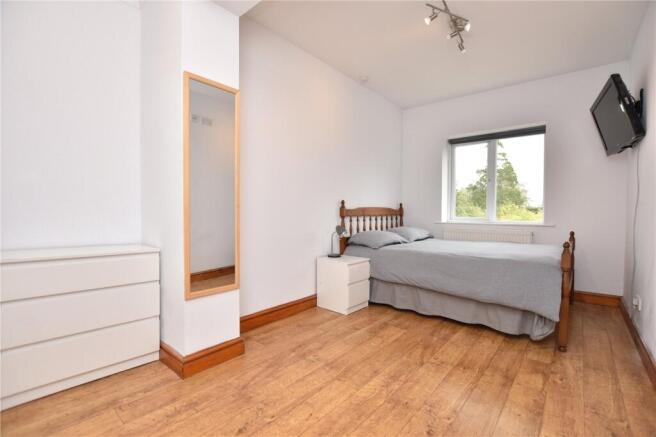 4 bed Semi-Detached for sale Image 6