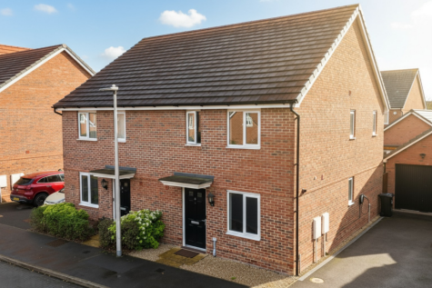 Fingal Crescent, Spencers Wood, Reading, Berkshire, RG7