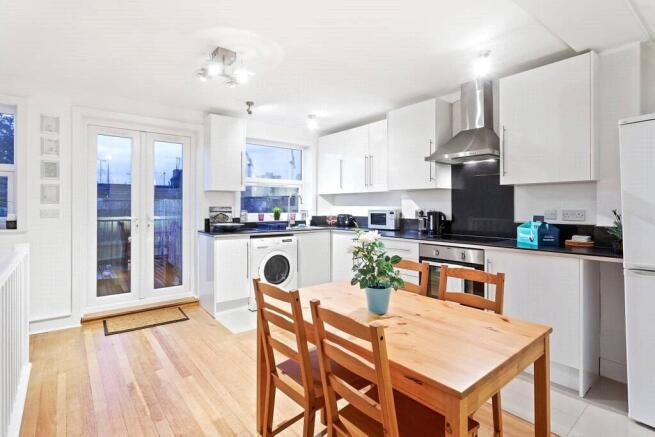 Kitchen & Dining