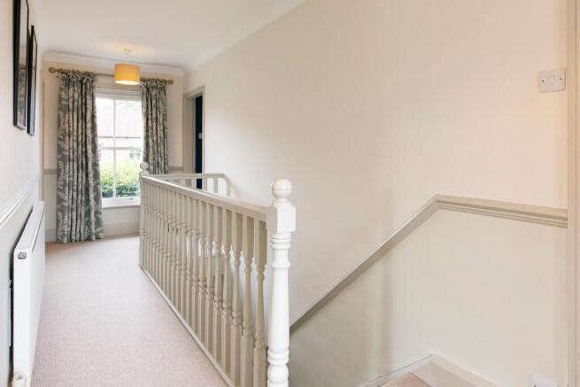 5 bed Detached for sale Image 12