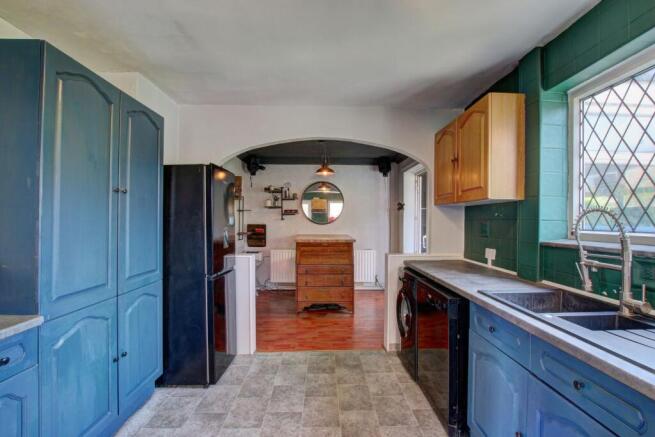 3 bed Semi-Detached for sale Image 6